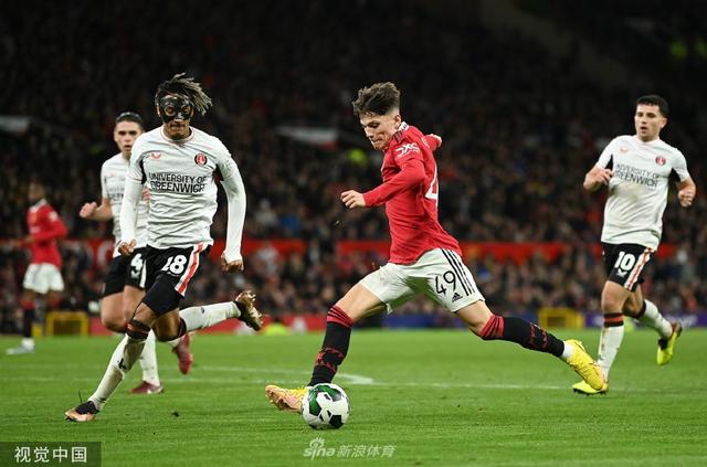 聚集场所的 聚集场所的